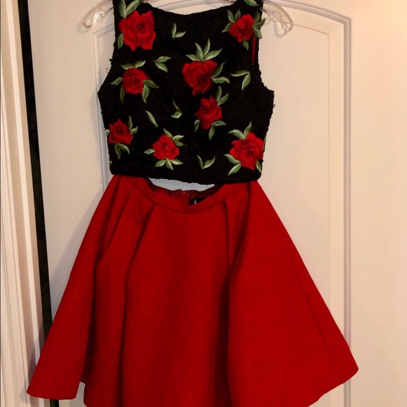 Authentic MacDuggal Red Hoco/Prom Dress - Picture 4 of 4